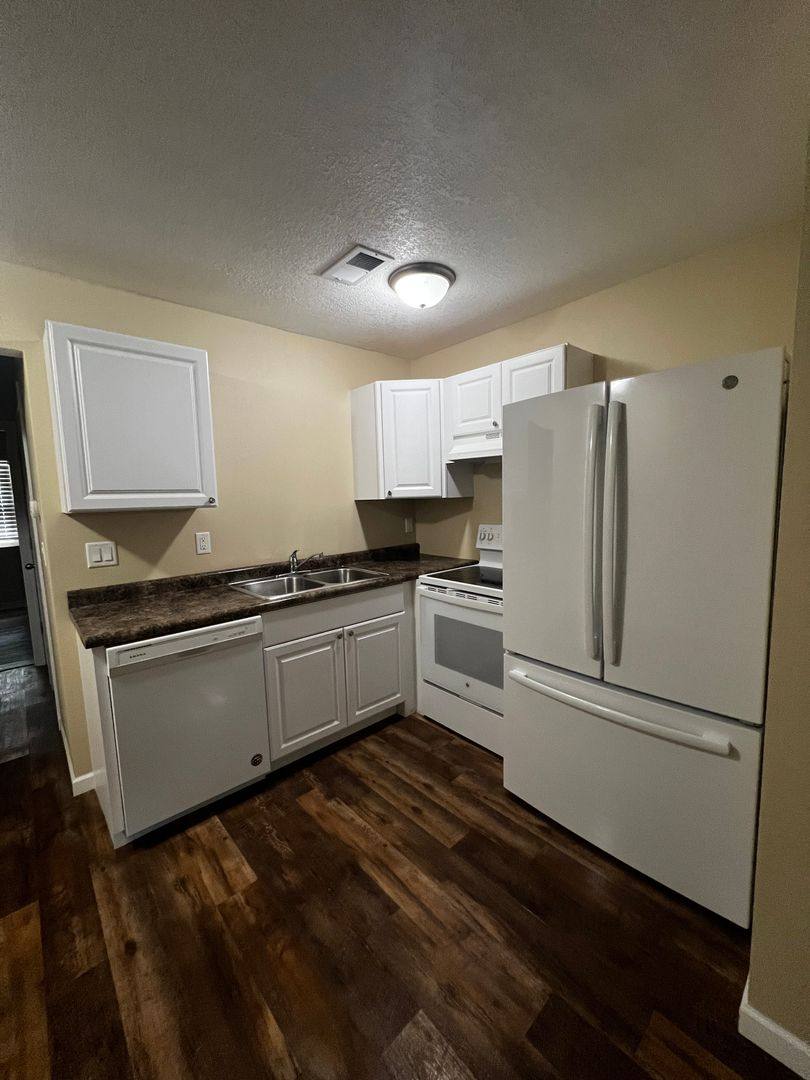Apartment for rent at 1014 - 1020 Oneida Ave, Davenport, IA 52803