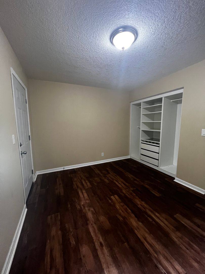 Apartment for rent at 1014 - 1020 Oneida Ave, Davenport, IA 52803