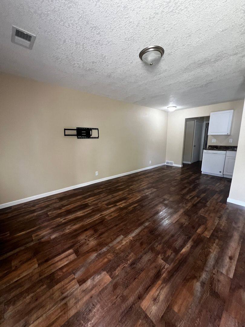 Apartment for rent at 1014 - 1020 Oneida Ave, Davenport, IA 52803
