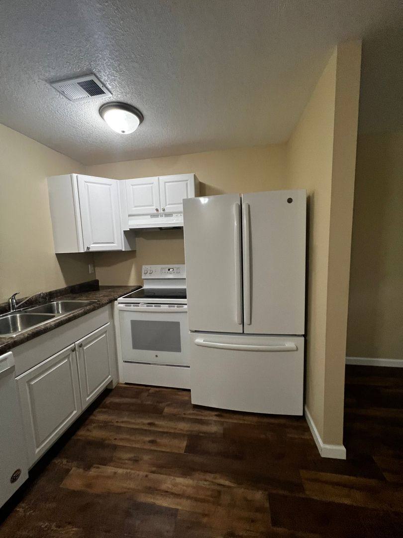 Apartment for rent at 1014 - 1020 Oneida Ave, Davenport, IA 52803