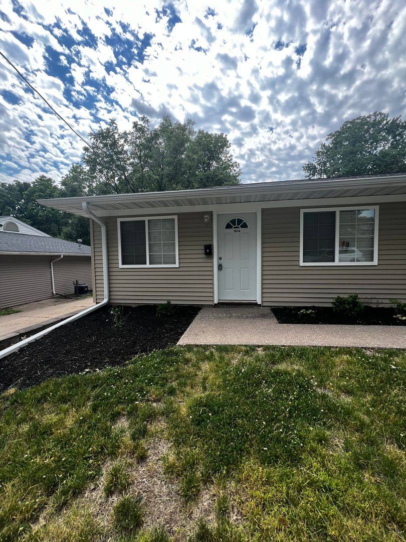 Apartment for rent at 1014 - 1020 Oneida Ave, Davenport, IA 52803