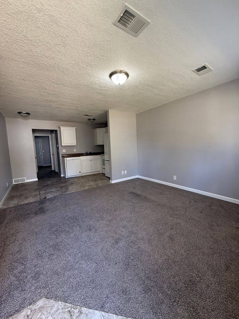 Apartment for rent at 1014 - 1020 Oneida Ave, Davenport, IA 52803
