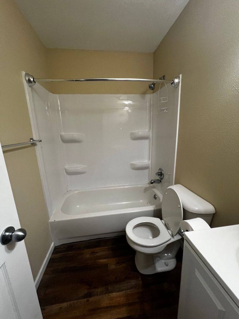 Apartment for rent at 1014 - 1020 Oneida Ave, Davenport, IA 52803