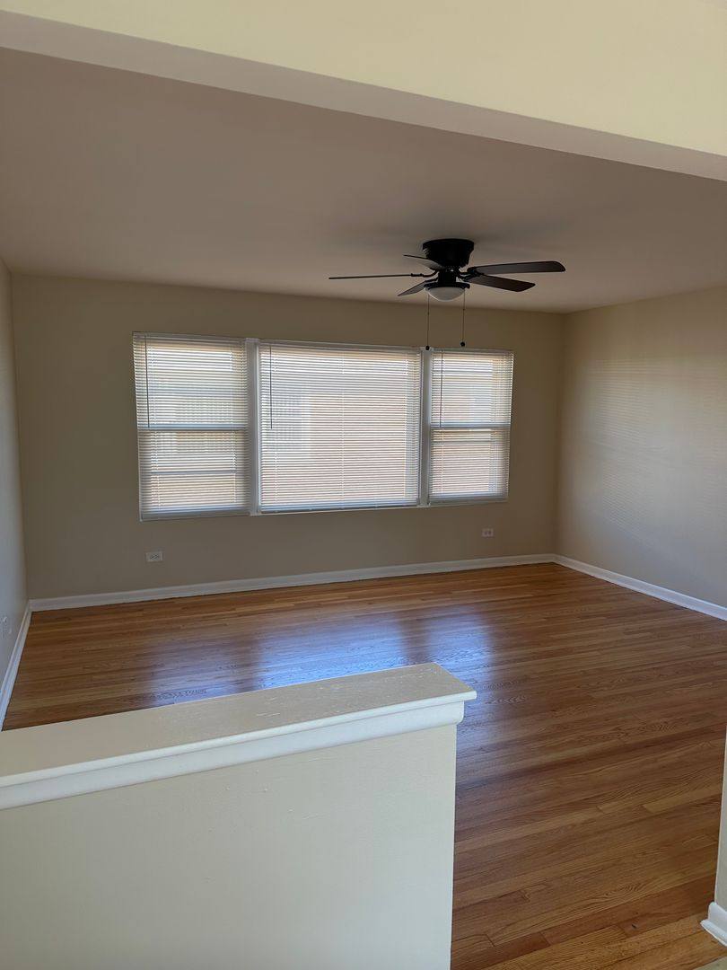 Apartment for rent at 9457 Maple Dr, Des Plaines, IL 60018