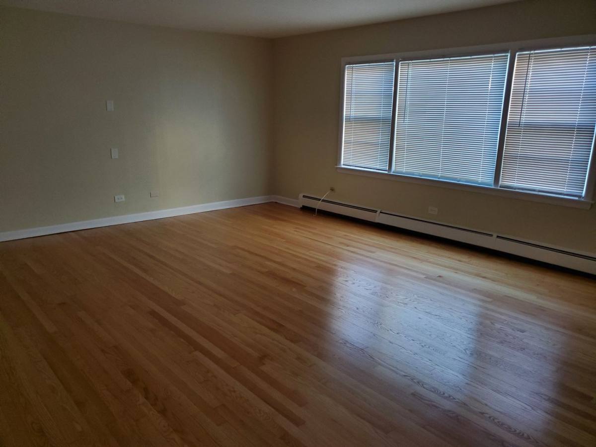 Apartment for rent at 9457 Maple Dr, Des Plaines, IL 60018
