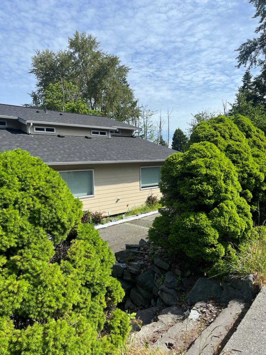 Apartment for rent at 1611 Lakeway Dr, Bellingham, WA 98229