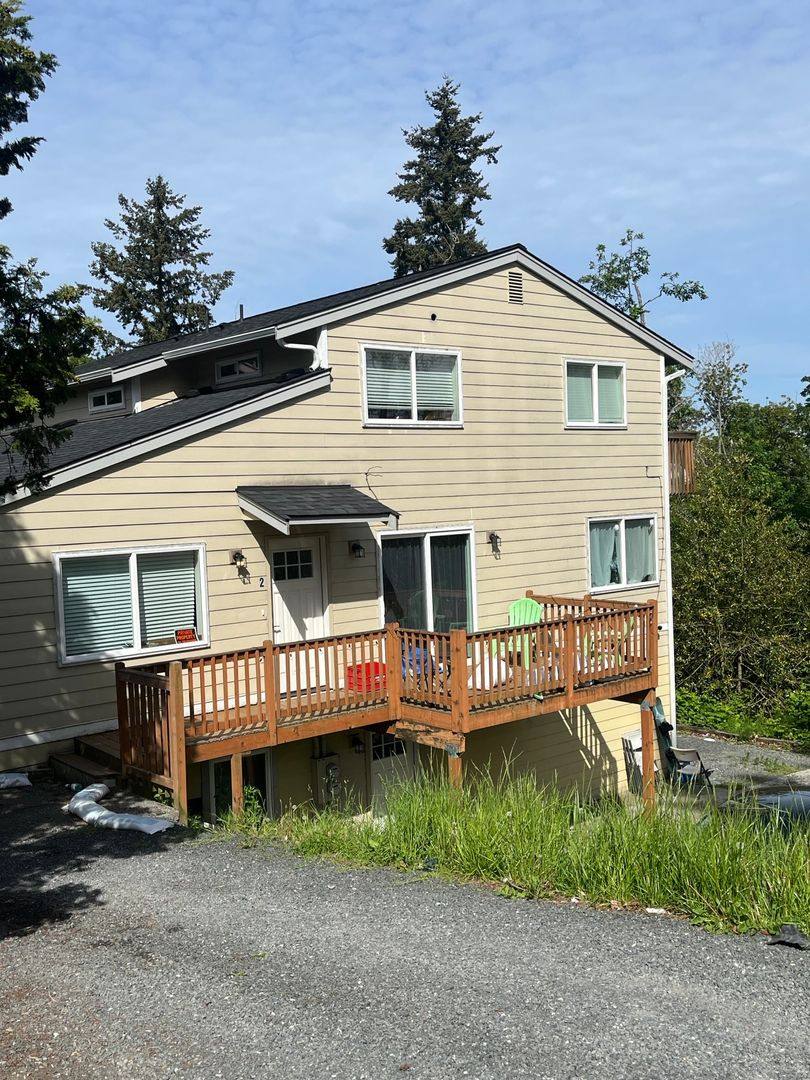 Apartment for rent at 1611 Lakeway Dr, Bellingham, WA 98229