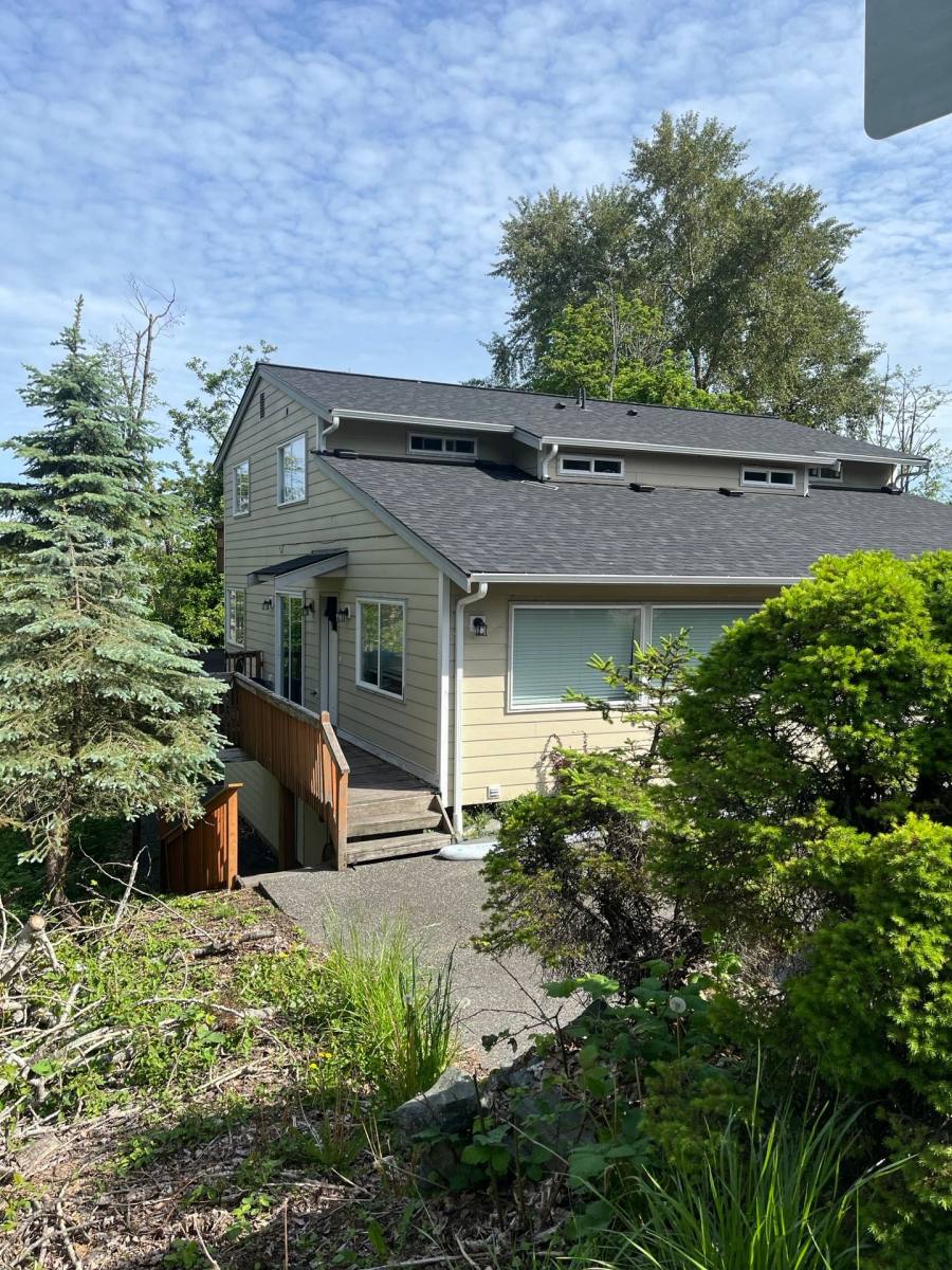 Apartment for rent at 1611 Lakeway Dr, Bellingham, WA 98229