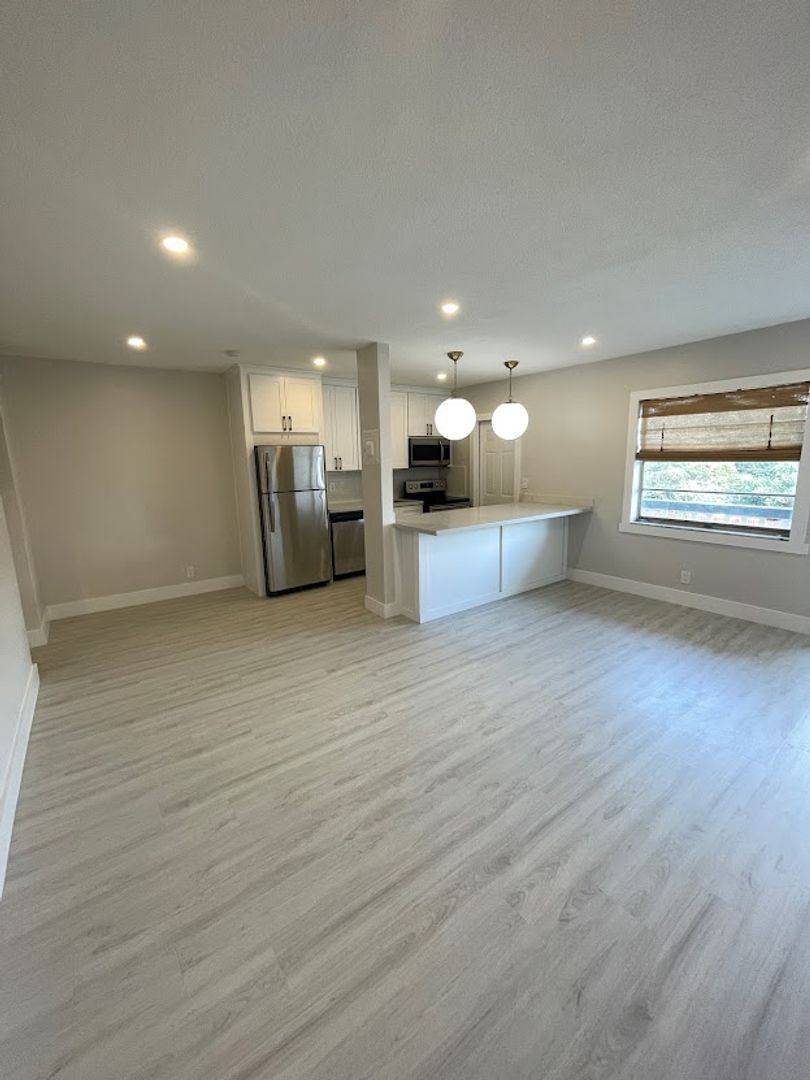 Apartment for rent at 2418 Polk St, Hollywood, FL 33020