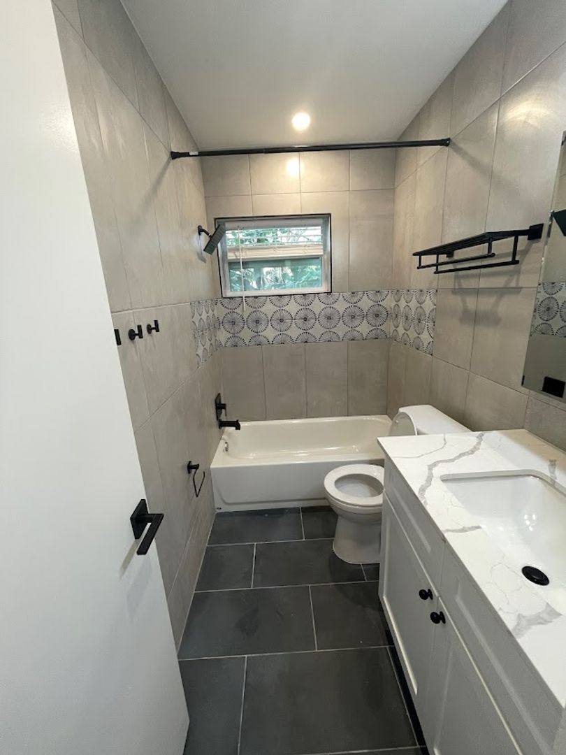 Apartment for rent at 2418 Polk St, Hollywood, FL 33020
