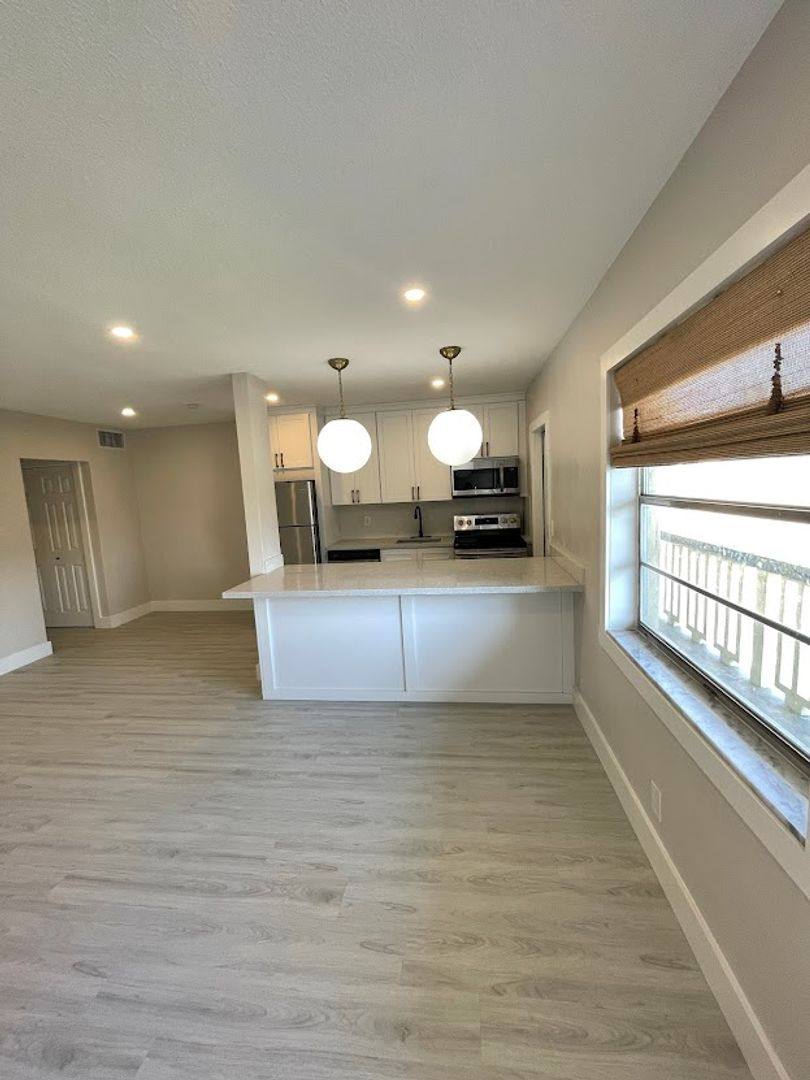 Apartment for rent at 2418 Polk St, Hollywood, FL 33020