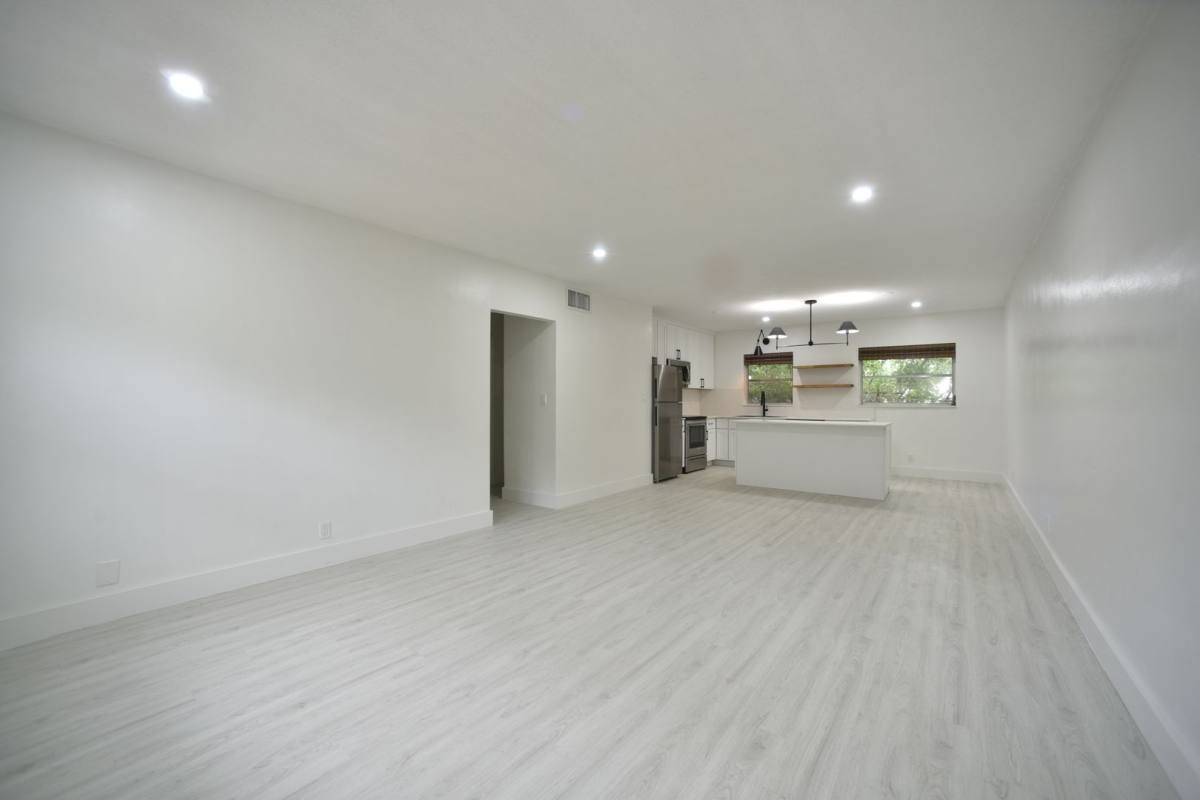 Apartment for rent at 2418 Polk St, Hollywood, FL 33020