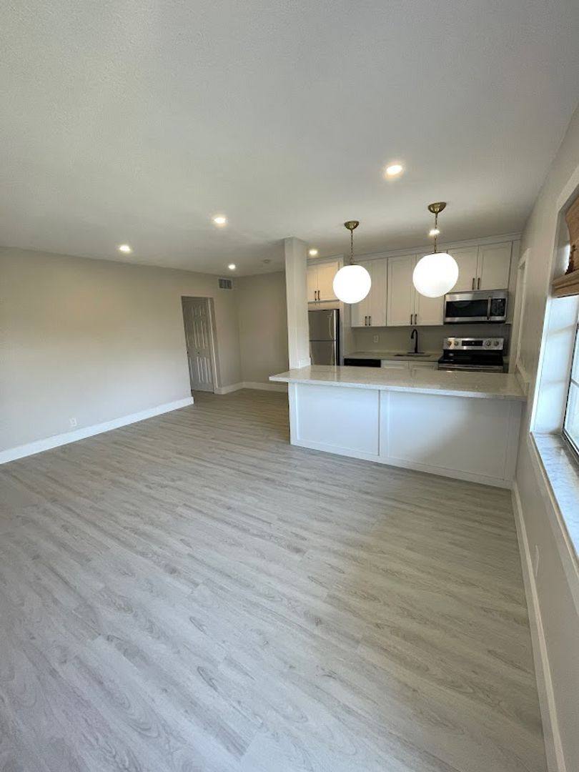 Apartment for rent at 2418 Polk St, Hollywood, FL 33020