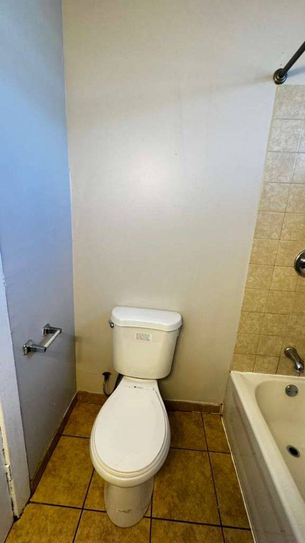 Apartment for rent at 5607 S Green St, Chicago, IL 60621