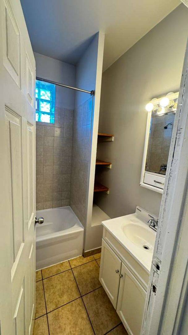 Apartment for rent at 5607 S Green St, Chicago, IL 60621