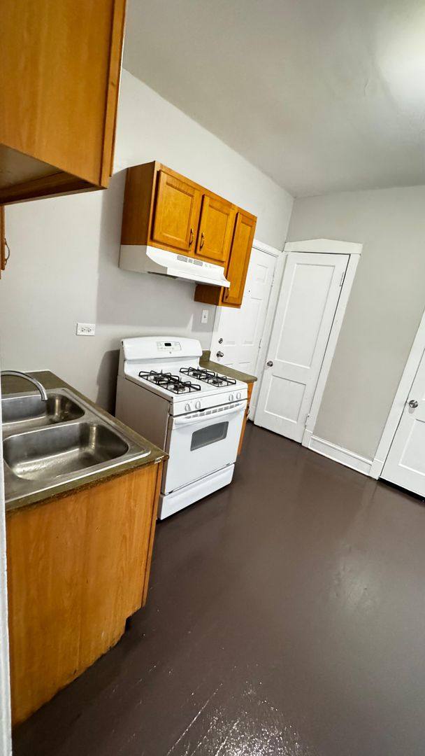 Apartment for rent at 5607 S Green St, Chicago, IL 60621