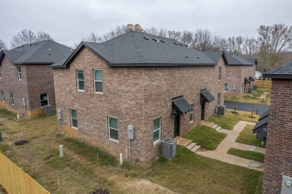 Townhouse for rent at 1346 N Porter Rd, Fayetteville, AR 72703