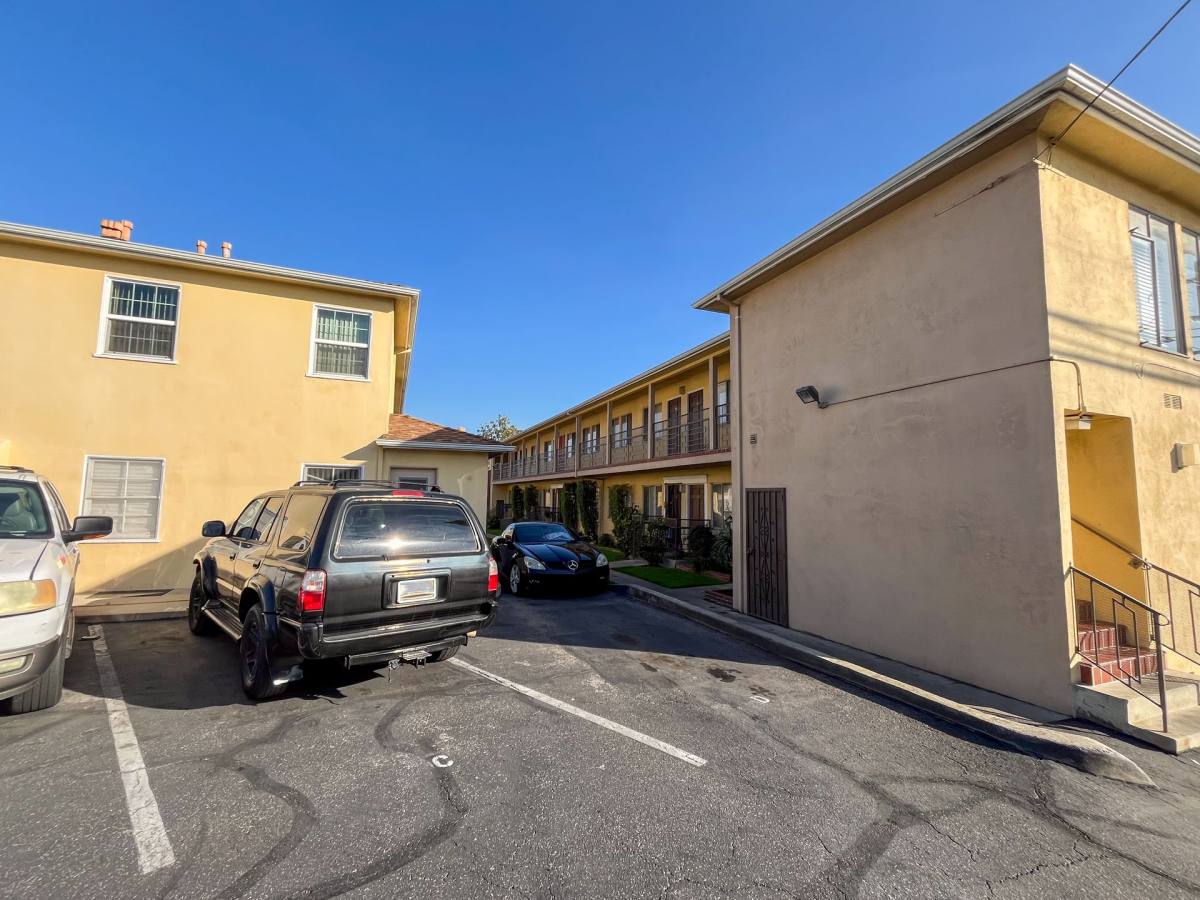 Apartment for rent at 5919-5925 Crenshaw Blvd, Los Angeles, CA 90043