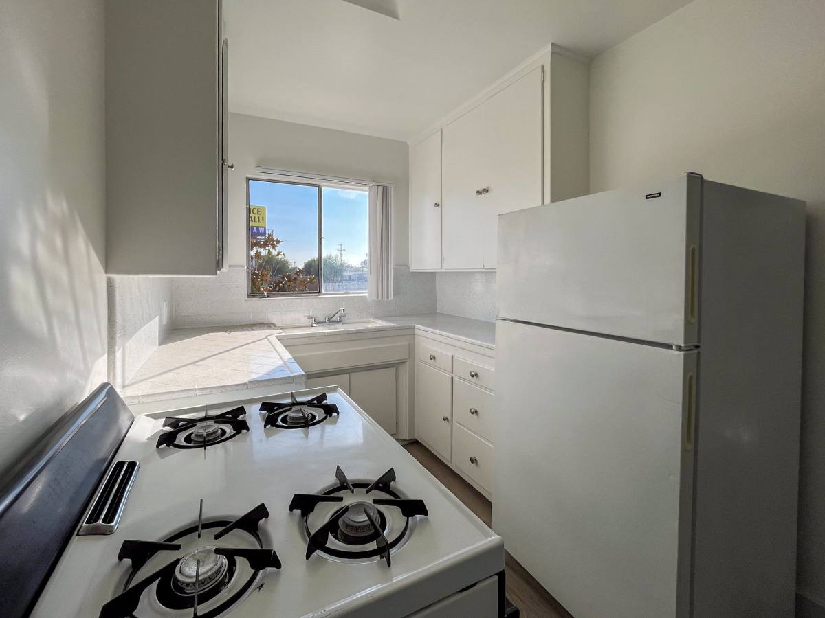 Apartment for rent at 5919-5925 Crenshaw Blvd, Los Angeles, CA 90043