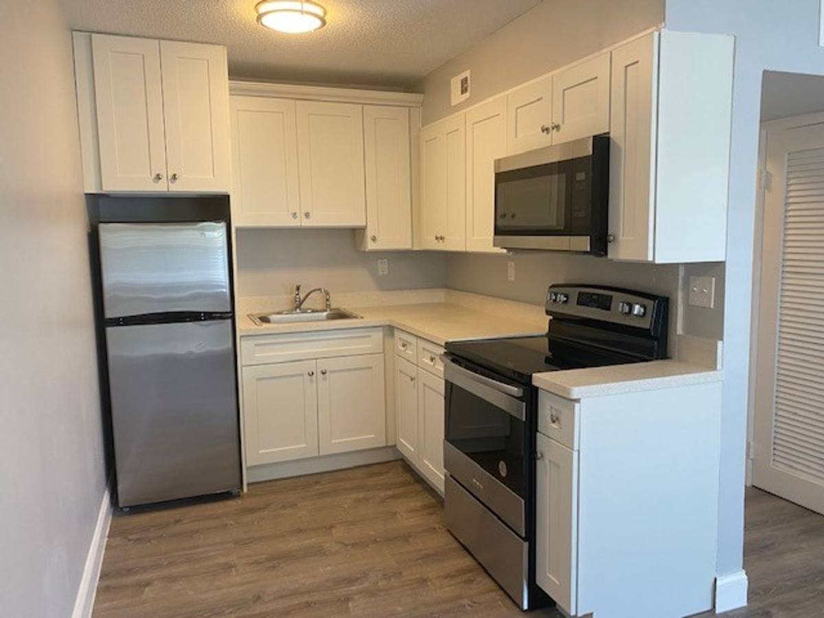 Apartment for rent at 2500 Johnson St, Hollywood, FL 33020