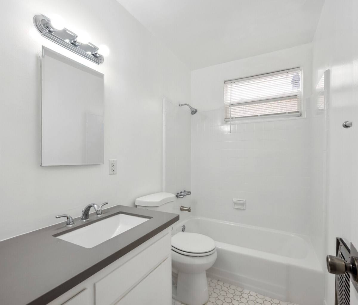Apartment for rent at 14829 Mulberry Dr, Whittier, CA 90604