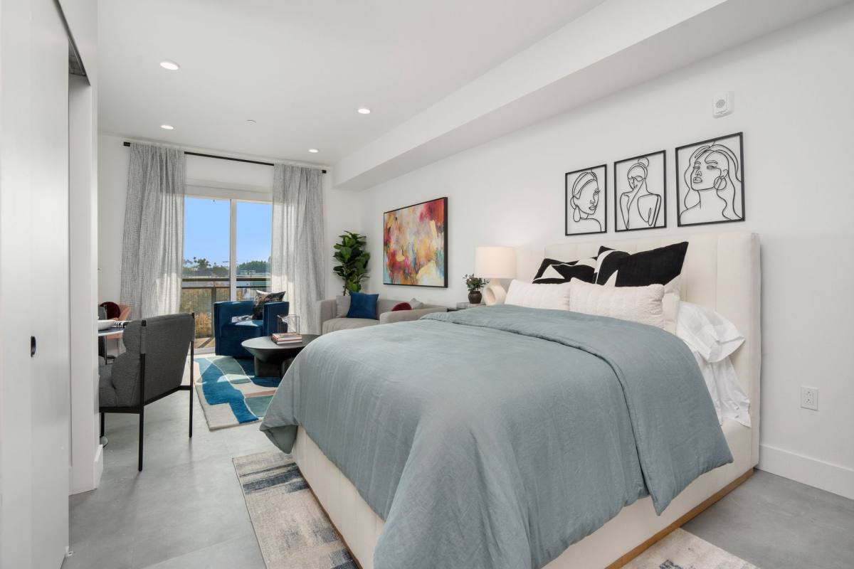 Apartment for rent at 3450 W 43rd St, Los Angeles, CA 90008