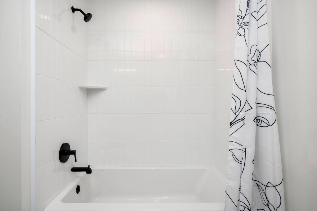 Apartment for rent at 3450 W 43rd St, Los Angeles, CA 90008