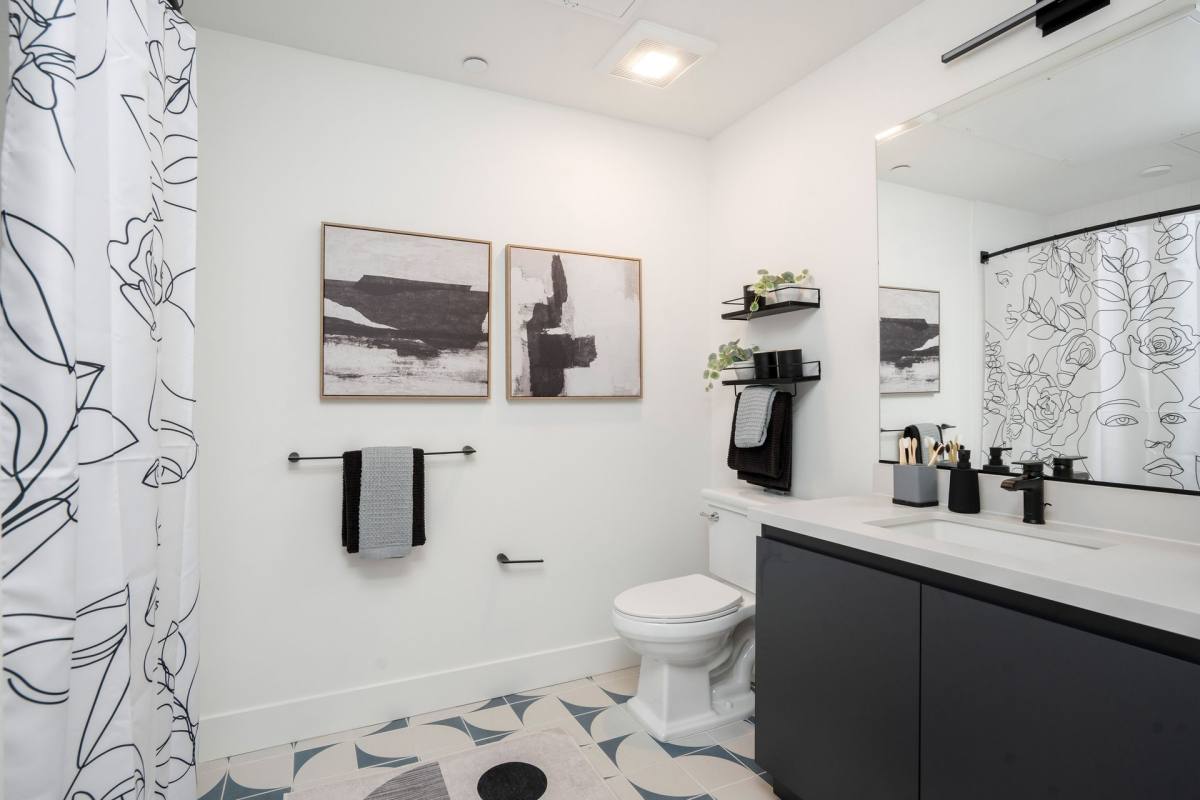 Apartment for rent at 3450 W 43rd St, Los Angeles, CA 90008
