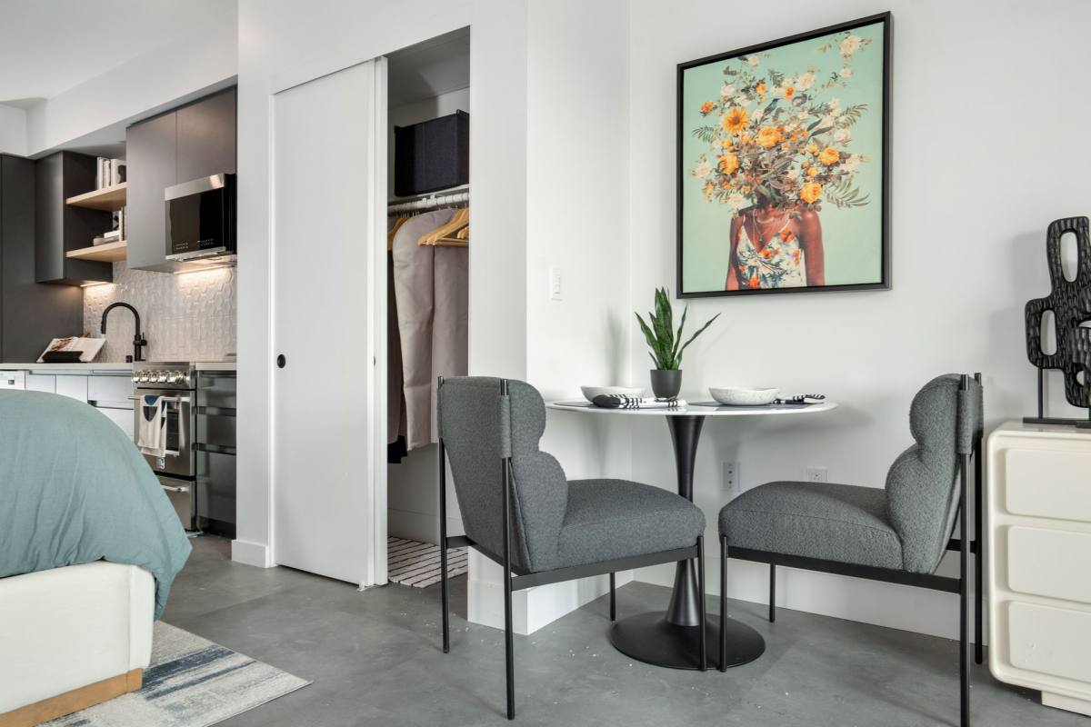 Apartment for rent at 3450 W 43rd St, Los Angeles, CA 90008