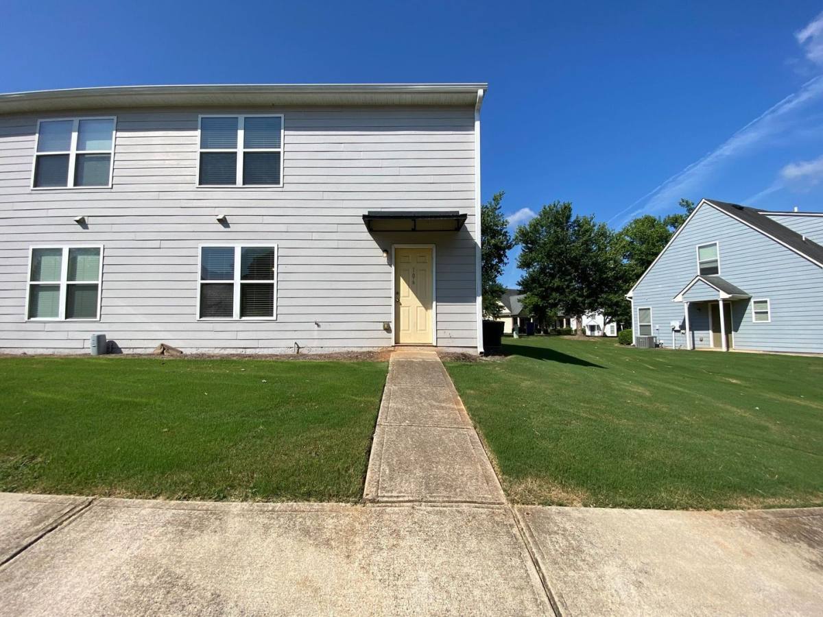 Townhouse for rent at 106 Bridgewater Circle, Athens, GA 30601