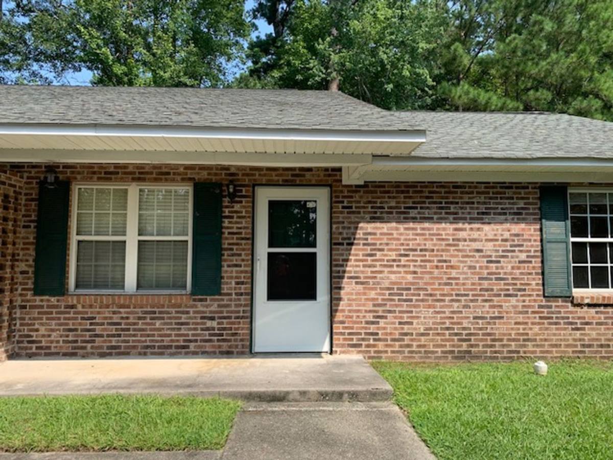 Apartment for rent at 2411 Oak St, Lumberton, NC 28358