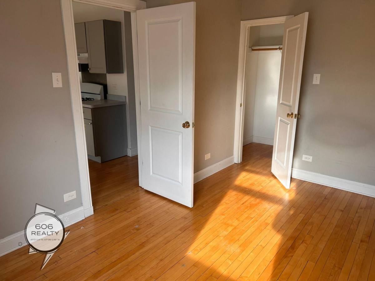 Apartment for rent at 2100 S Kenilworth, Berwyn, IL 60402