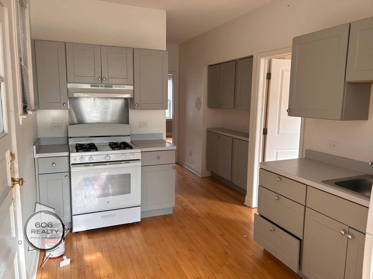 Apartment for rent at 2100 S Kenilworth, Berwyn, IL 60402