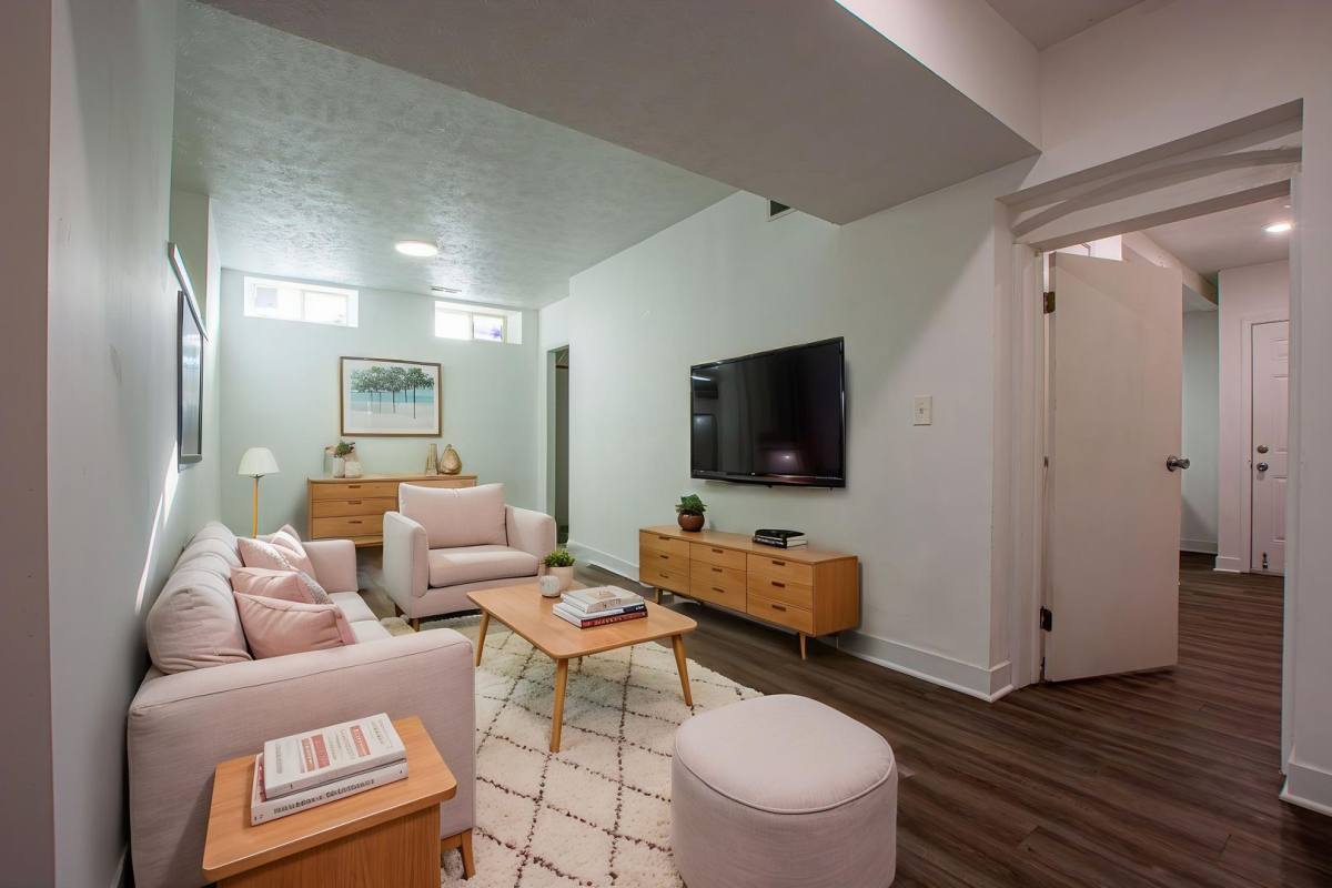 Apartment for rent at 2415 E St, Omaha, NE 68107