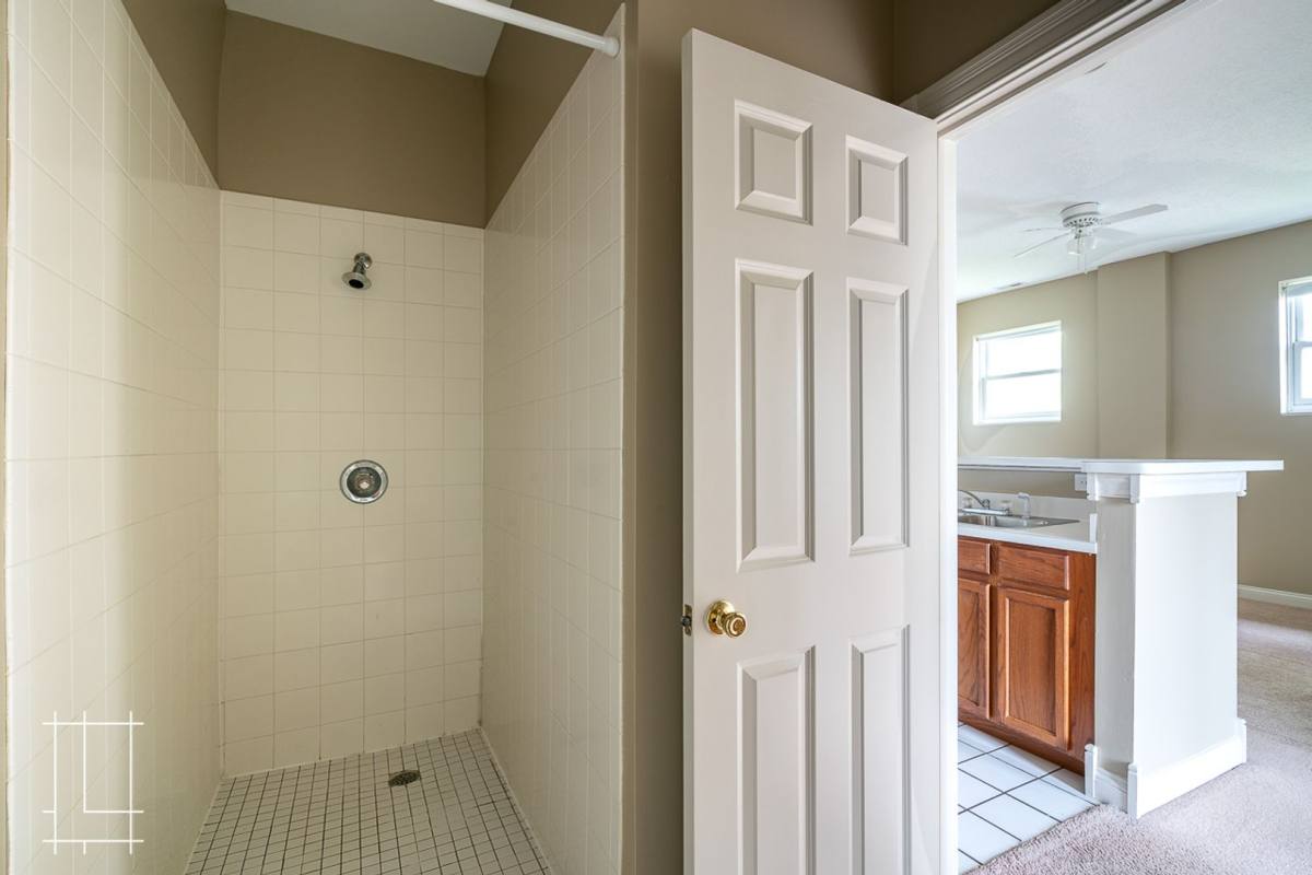 Apartment for rent at 225 E 5th Ave, Columbus, OH 43201