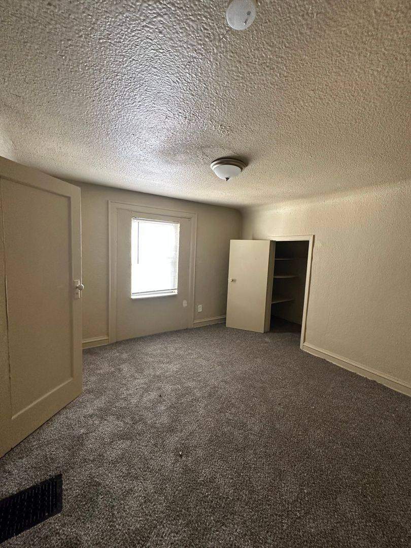 House for rent at 4405 Norledge Ave, Kansas City, MO 64123