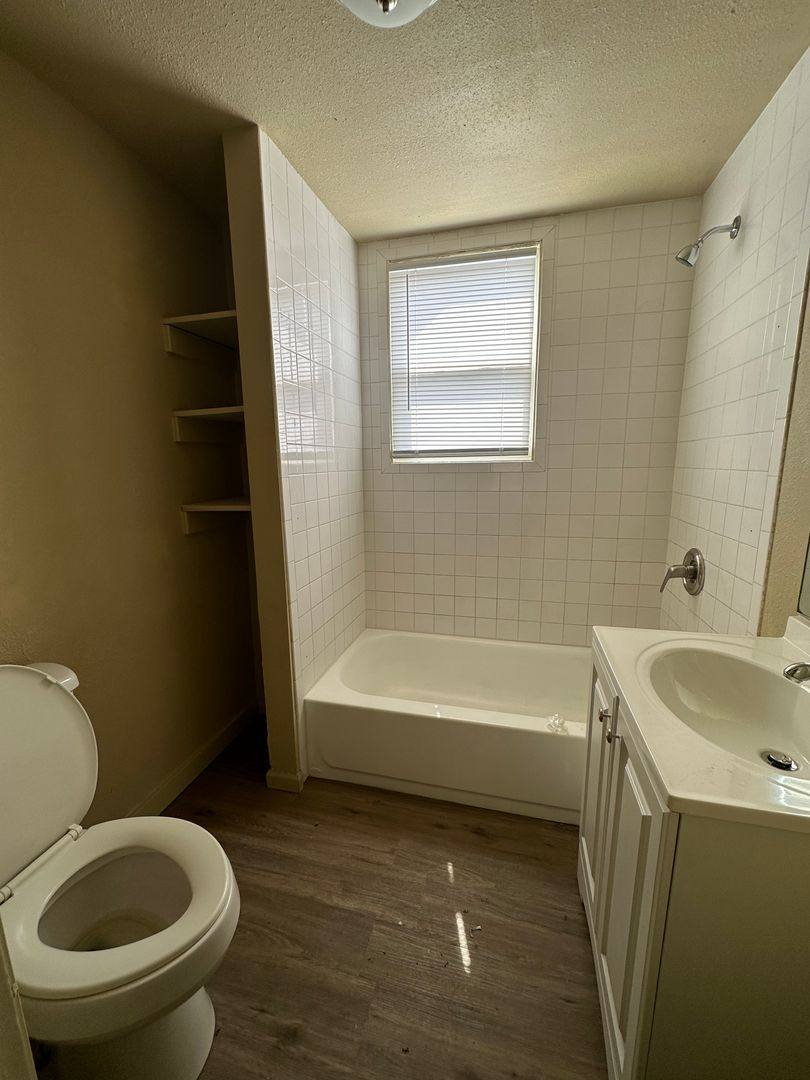 House for rent at 4405 Norledge Ave, Kansas City, MO 64123