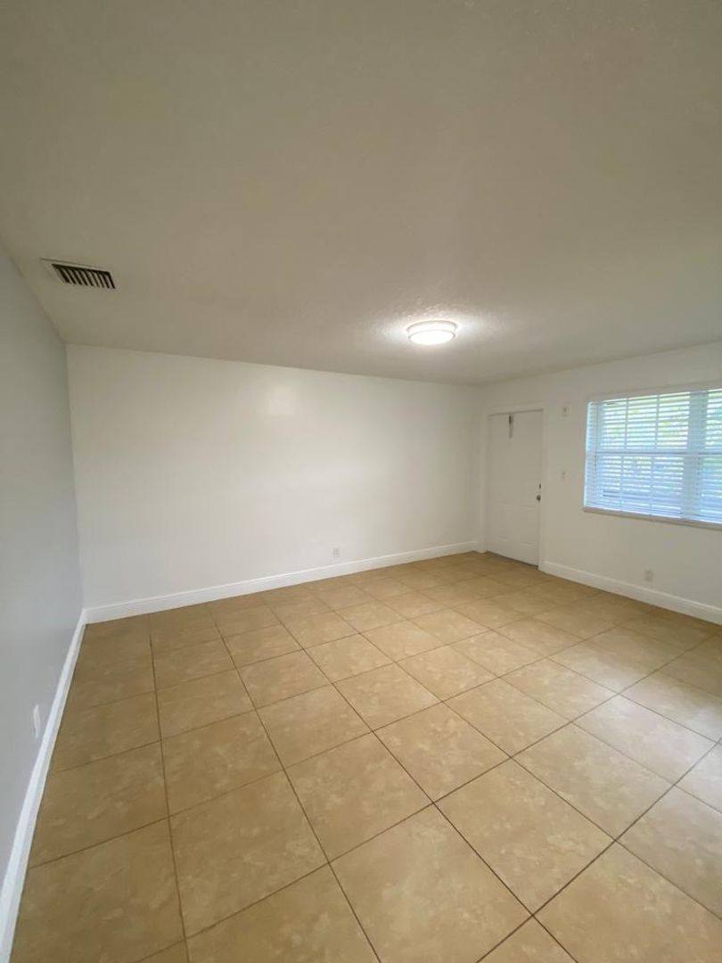Apartment for rent at 2900 NE 17th Ave, Pompano Beach, FL 33064