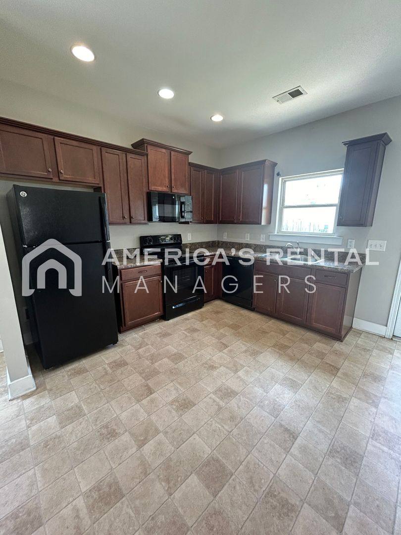 House for rent at 229 Union Station Dr, Calera, AL 35040