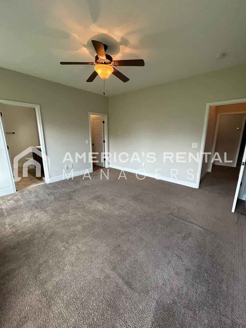 House for rent at 229 Union Station Dr, Calera, AL 35040