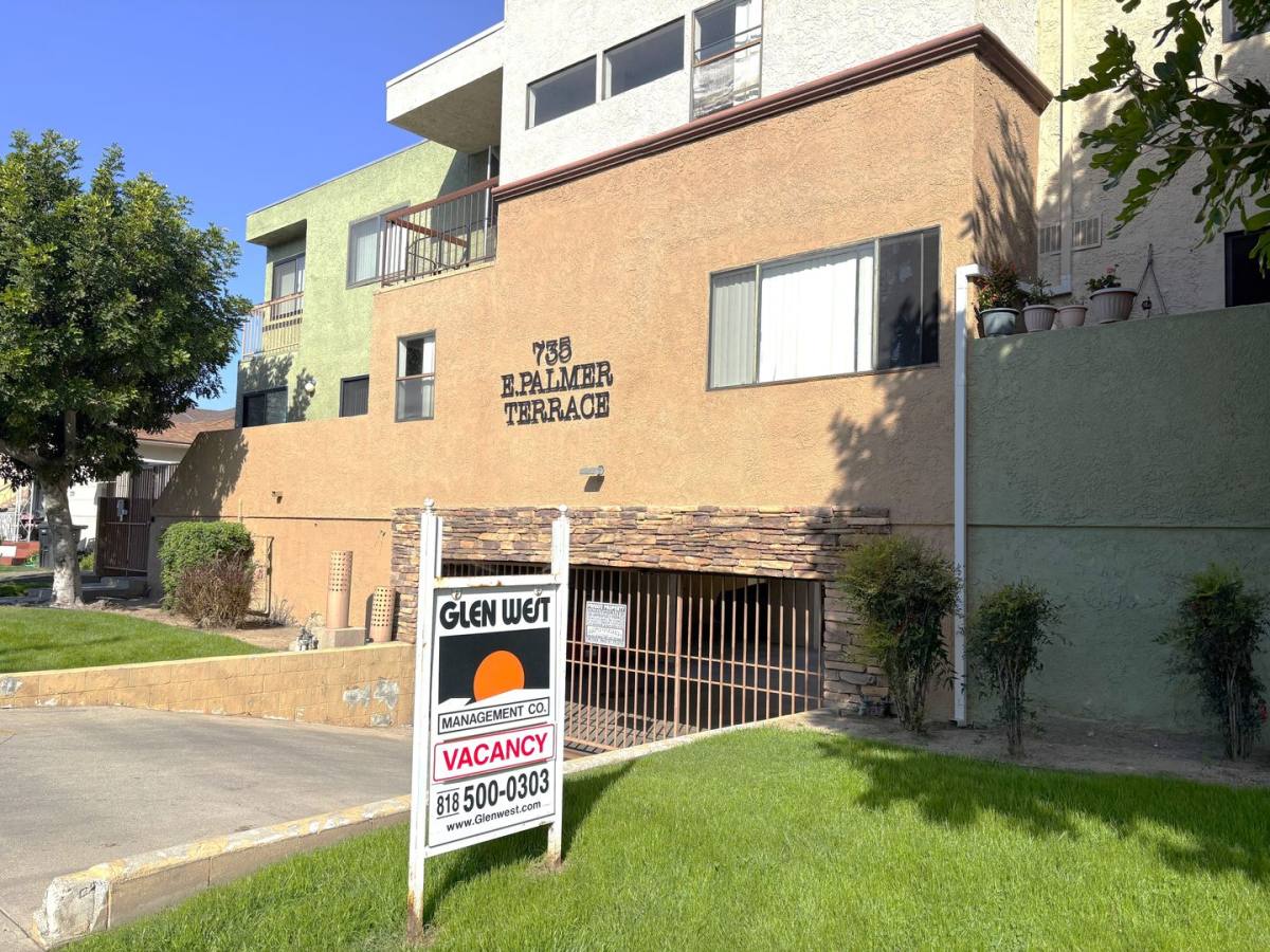 735 E Palmer Ave, Glendale, CA 91205