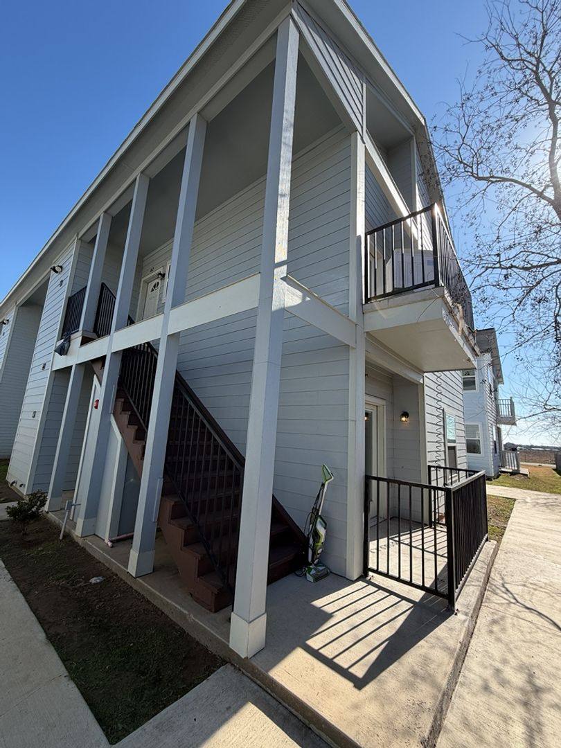 Apartment for rent at 430 Schmidt Building B - B2, Sealy, TX 77474