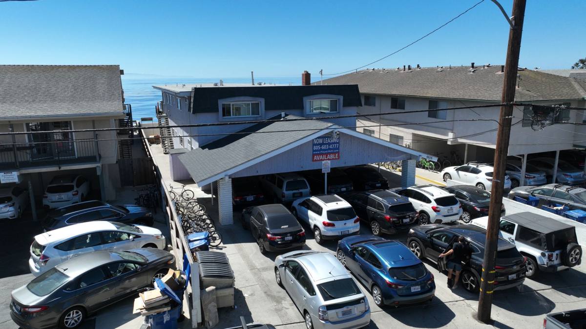 Apartment for rent at 6525 Del Playa, Goleta, CA 93117
