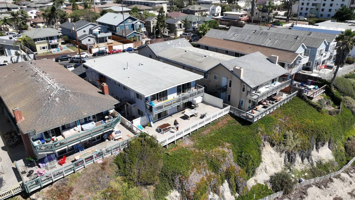 Apartment for rent at 6525 Del Playa, Goleta, CA 93117