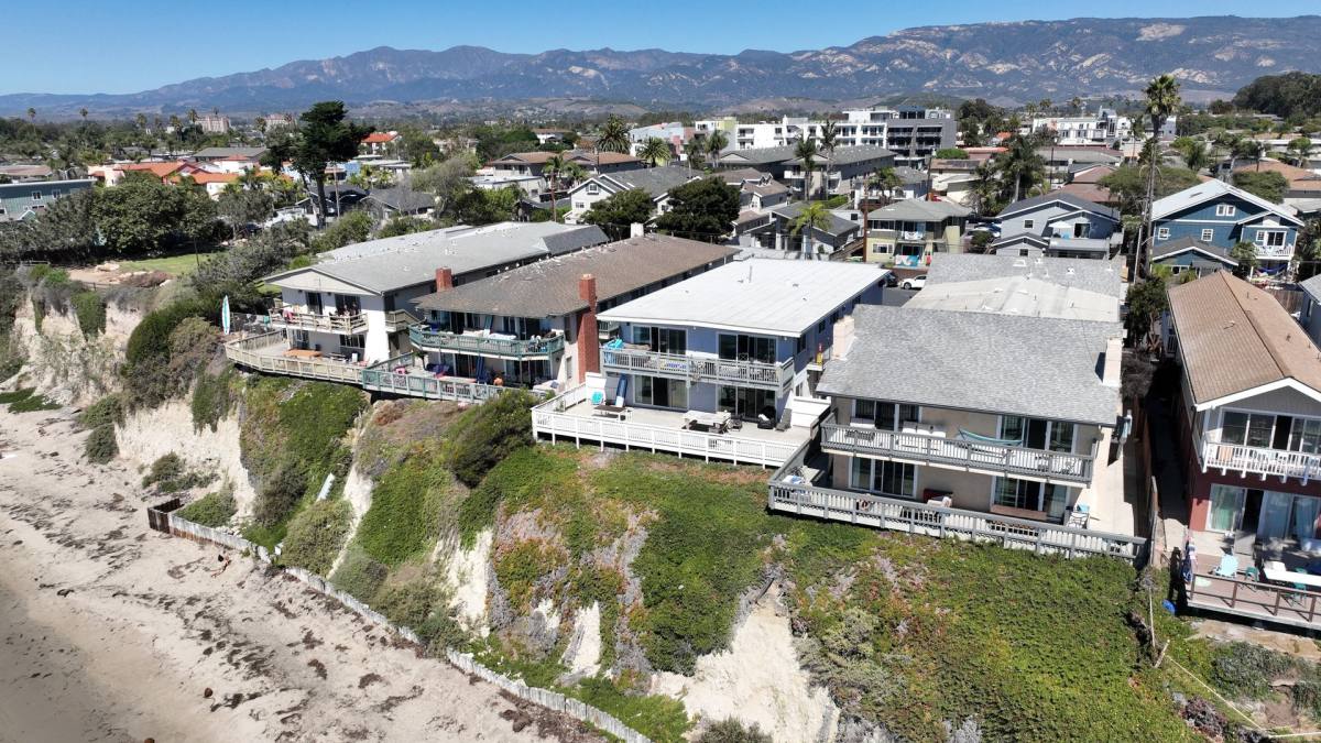 Apartment for rent at 6525 Del Playa, Goleta, CA 93117