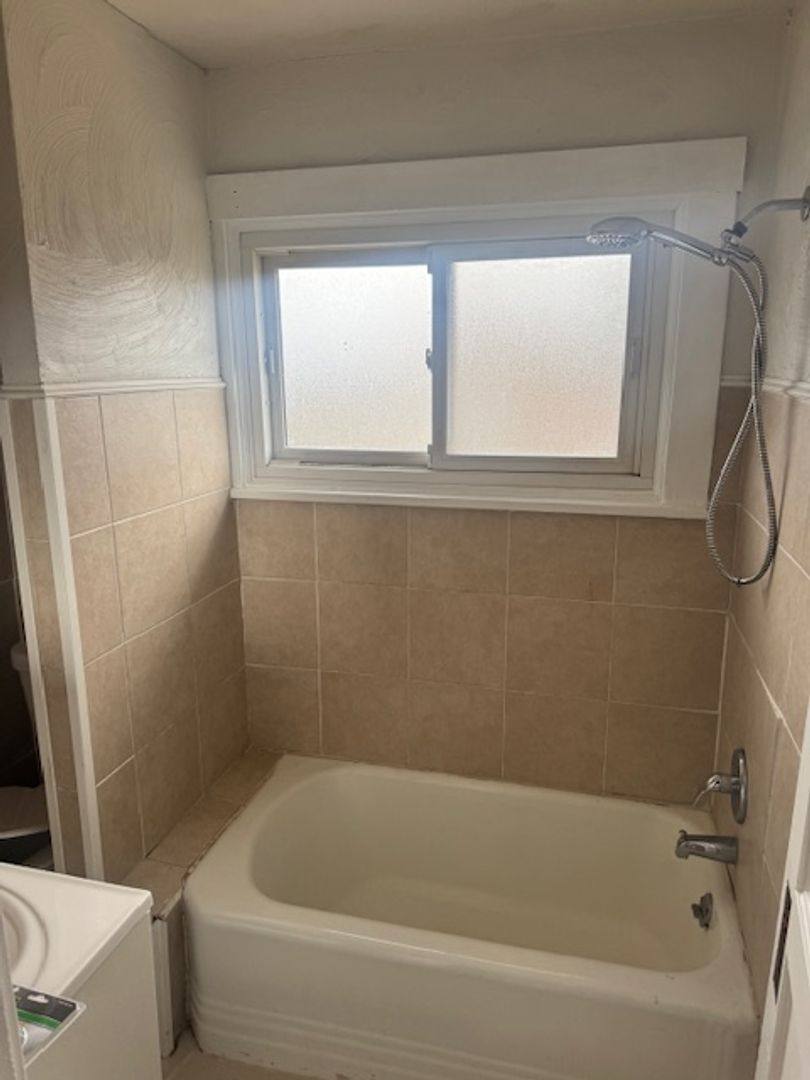 Townhouse for rent at 814 Vankirk St, Clairton, PA 15025