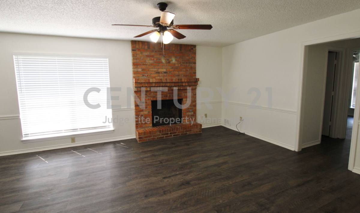 House for rent at 1234 Mockingbird Lane, Desoto, TX 75115