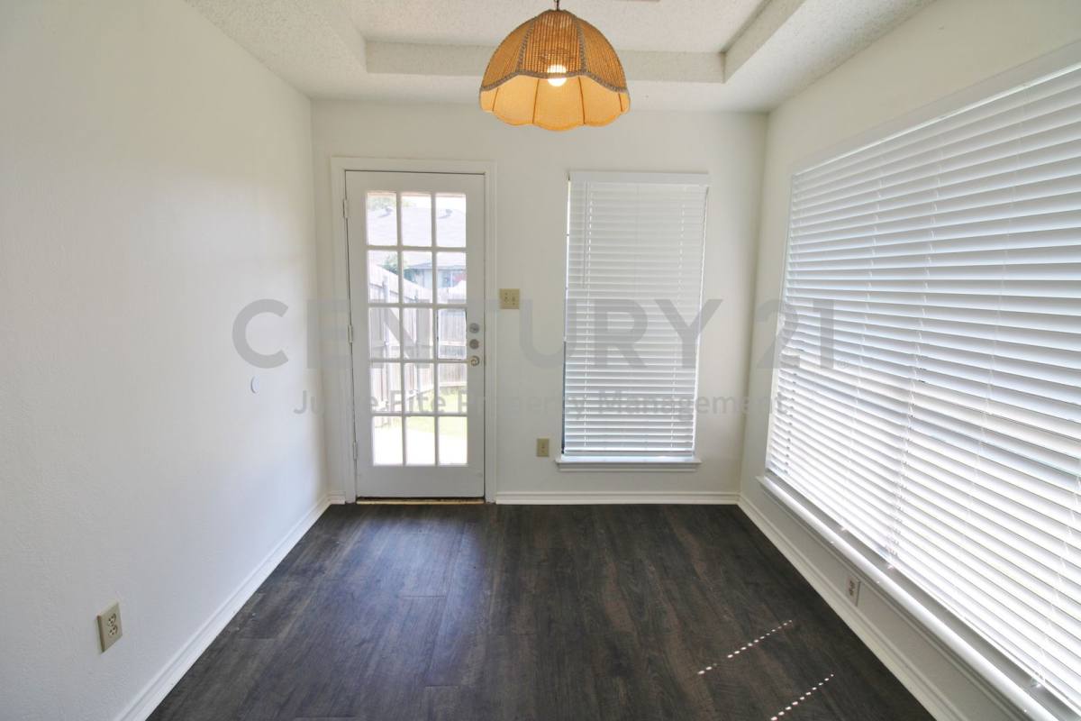 House for rent at 1234 Mockingbird Lane, Desoto, TX 75115