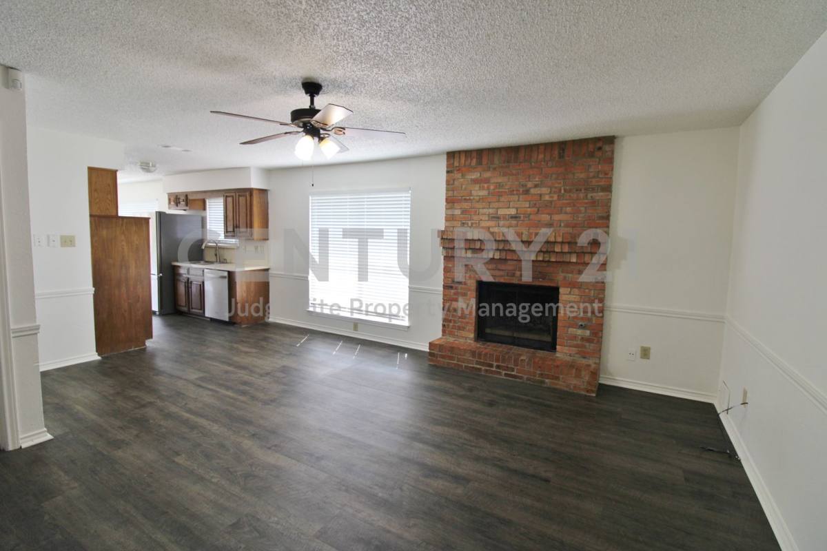 House for rent at 1234 Mockingbird Lane, Desoto, TX 75115
