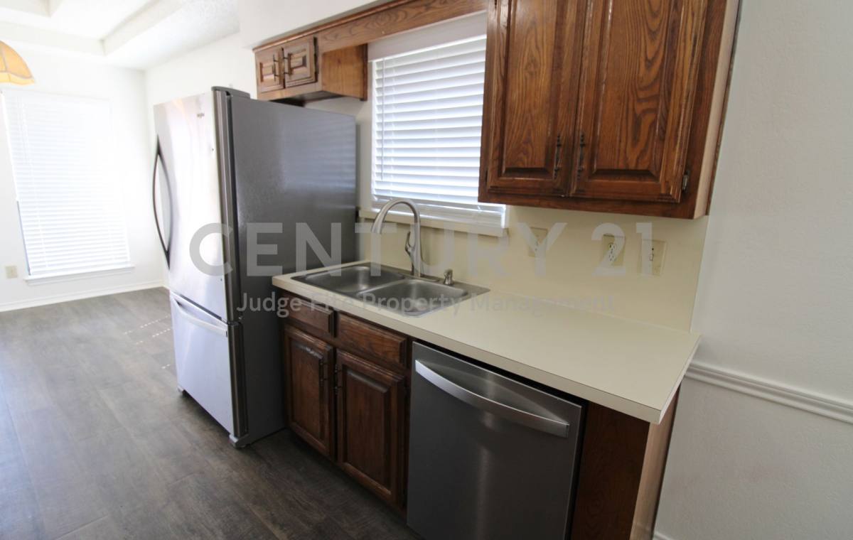 House for rent at 1234 Mockingbird Lane, Desoto, TX 75115